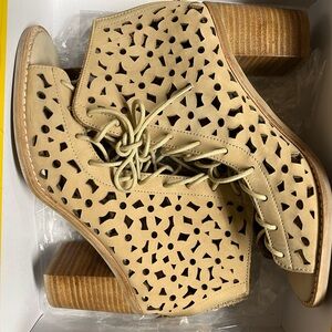 Jeffrey Campbell Cors - Daisy lace up bootie